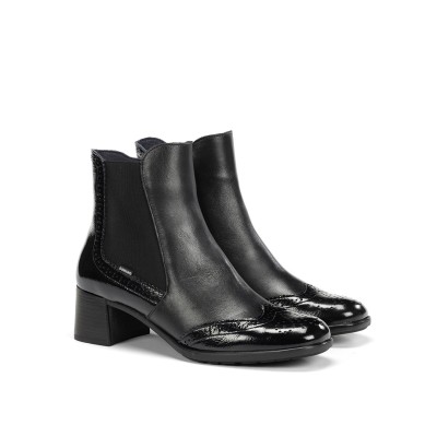 Dorking by Fluchos Ikia...